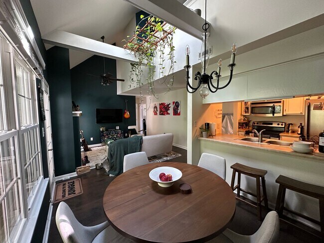 Building Photo - Charming 2-Bedroom Loft-Style Condo in a P...