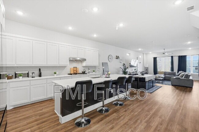 Building Photo - 8132 Bromley Dr