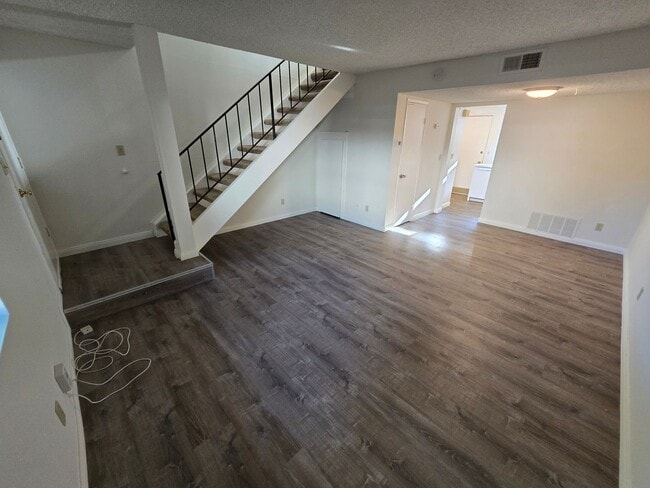 Building Photo - El Cajon Townhome - 2 Br., 1.5 ba. 92019.