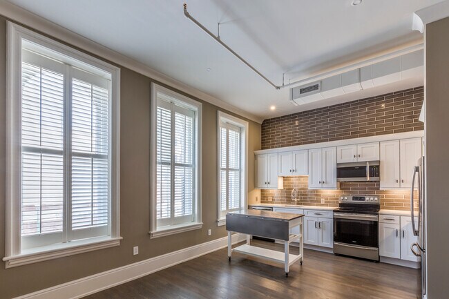 Building Photo - 227 W Fayette St