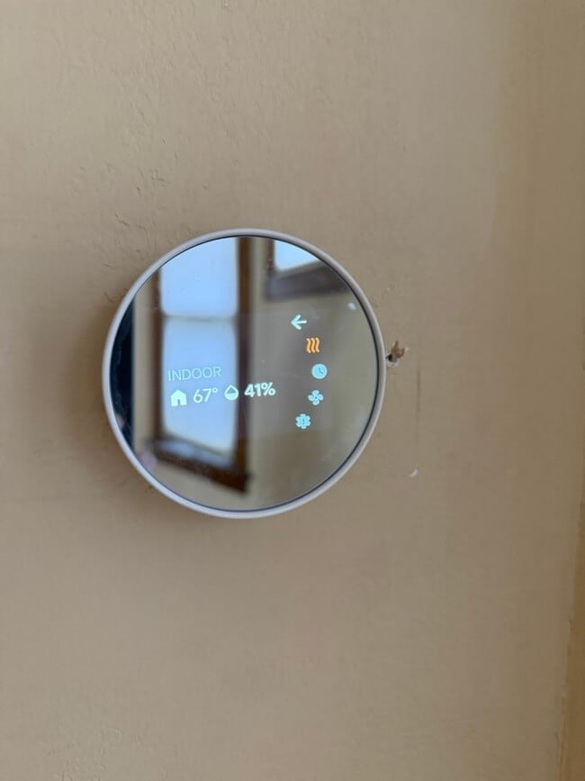 Building Photo - Spacious 4-Bedroom Home – Great Value in Des Moines!