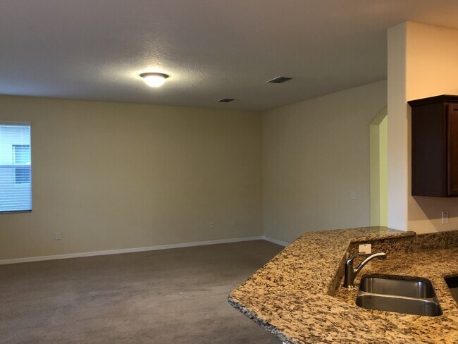 Building Photo - Beautiful Renovated 3/2.5 Located In Independence