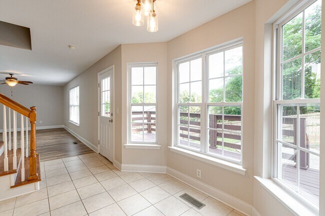 Building Photo - 3BR 2BA