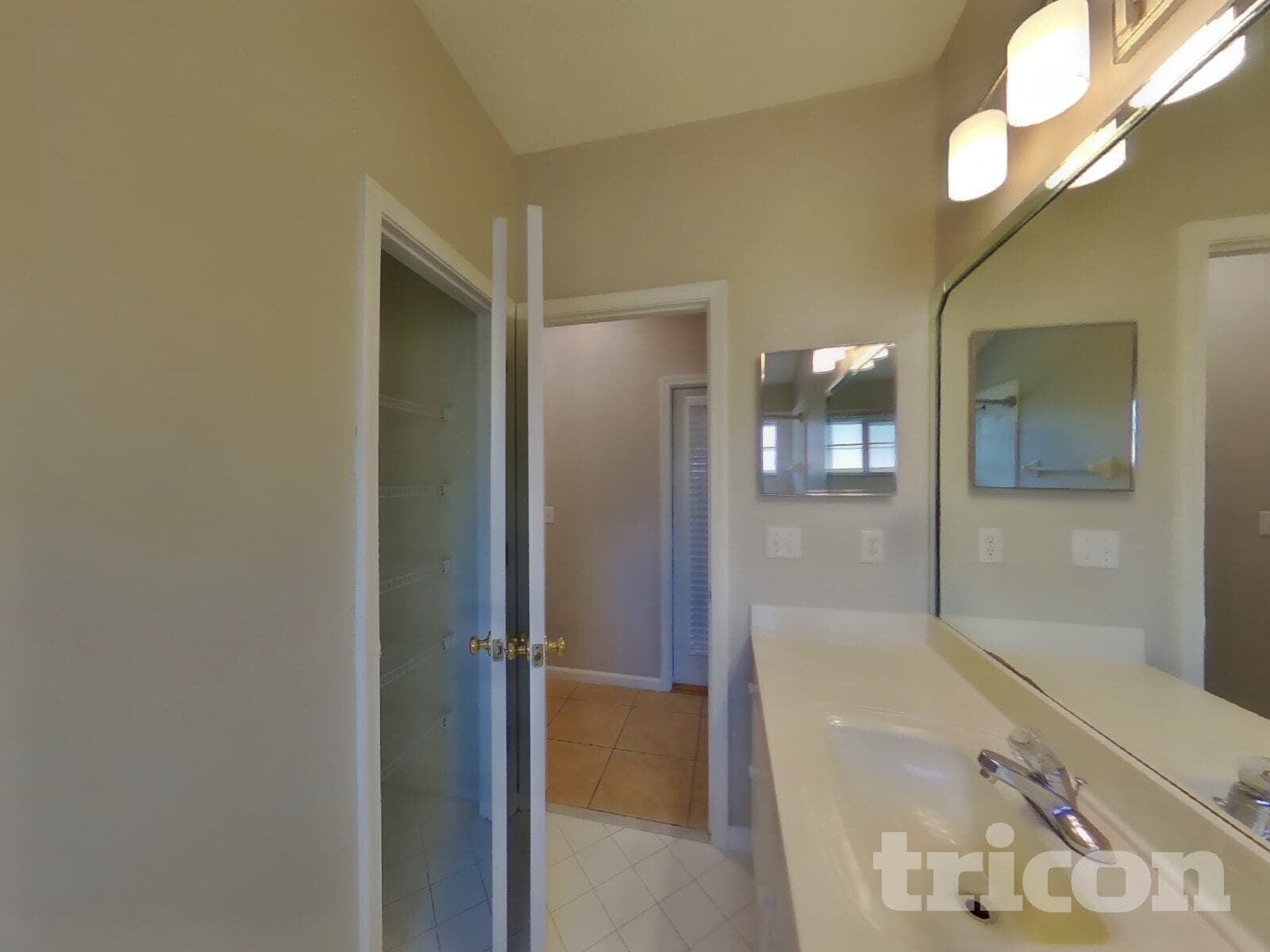 Building Photo - 1648 Country Walk Dr