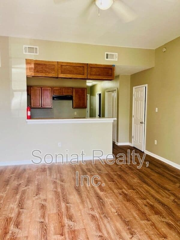 Building Photo - 2645 N Galvez St