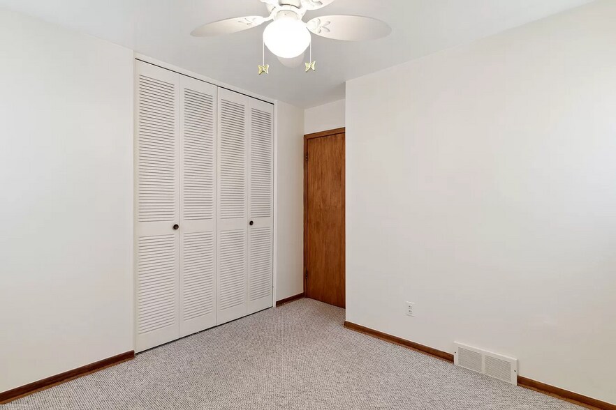 Building Photo - 25100 Marilyn Ave