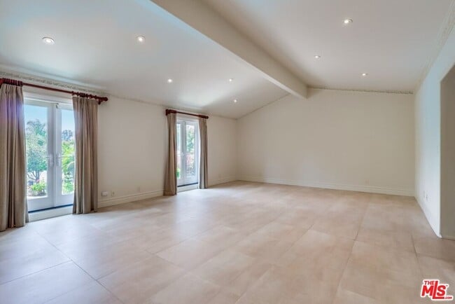 Building Photo - 114 S Layton Dr