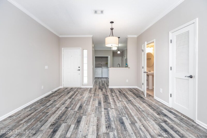 Building Photo - 230 Scrub Jay Dr