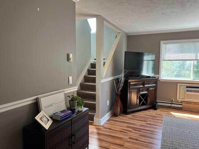Building Photo - 925 Oronoke Rd