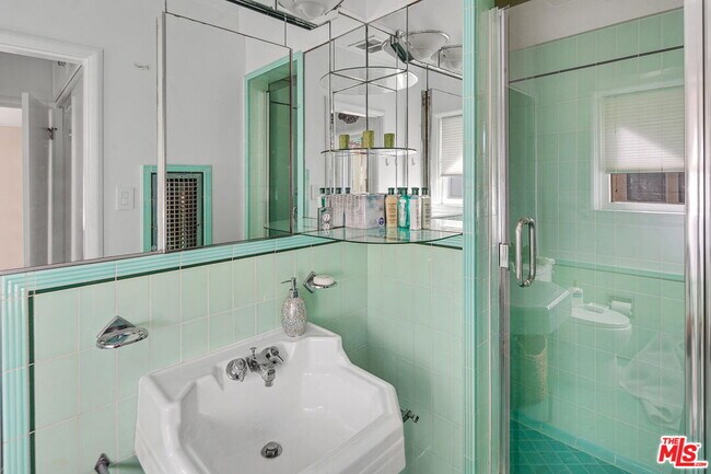 Building Photo - 1328 Londonderry View Dr