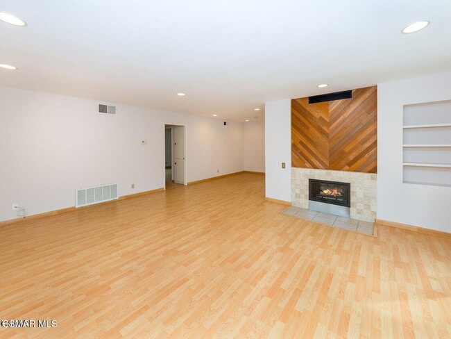 Building Photo - 31550 Agoura Rd