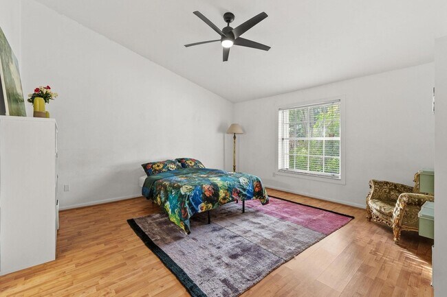 Building Photo - 465 Goldenwood Way