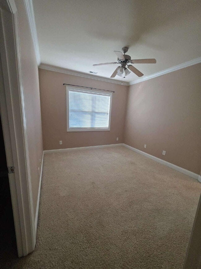 Building Photo - Spacious 4-Bedroom Home for Rent in Kings ...