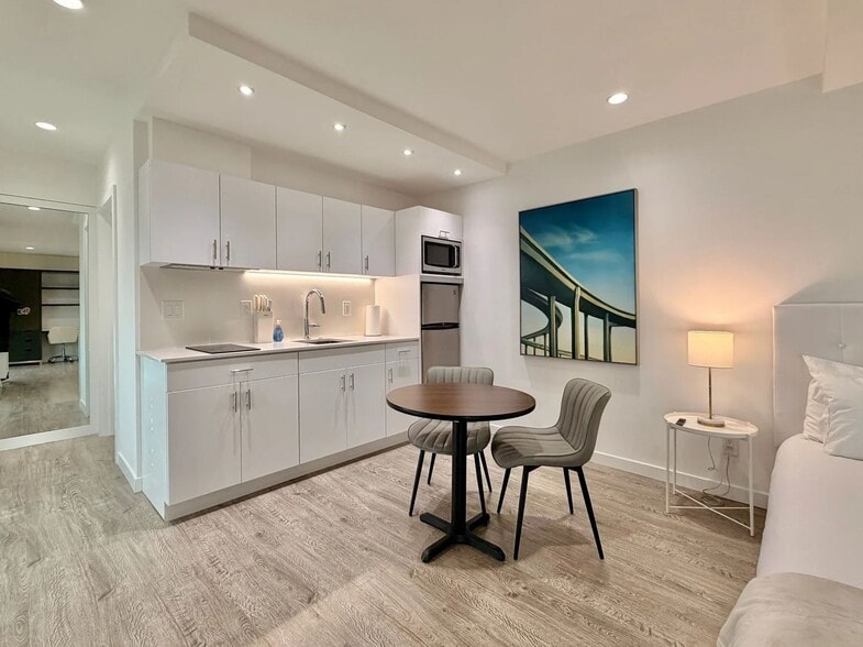 Interior Photo - Wilshire Embassy Apartments