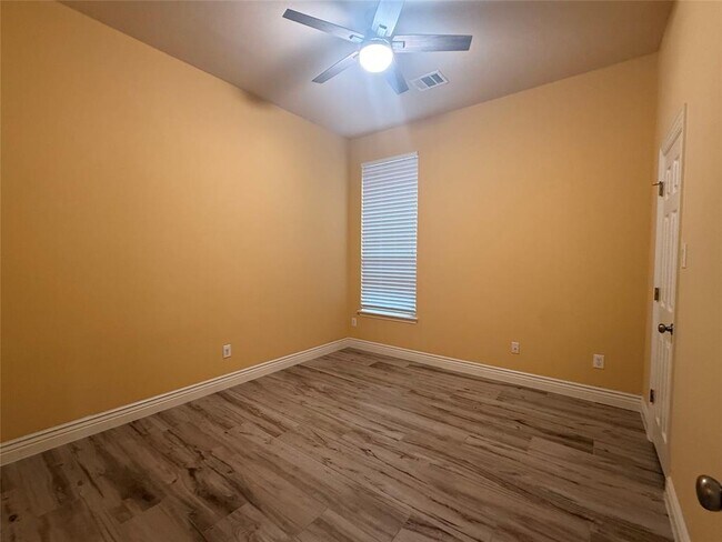 Building Photo - 1219 Pine Forest Cir