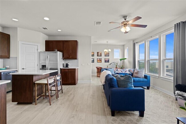 Building Photo - 2900 Pither Ln