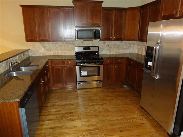 Building Photo - 243 Royal Cres Terrace