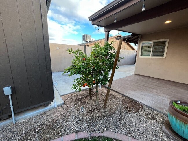 Building Photo - Elegant North Glendale Retreat with Premium Upgrades