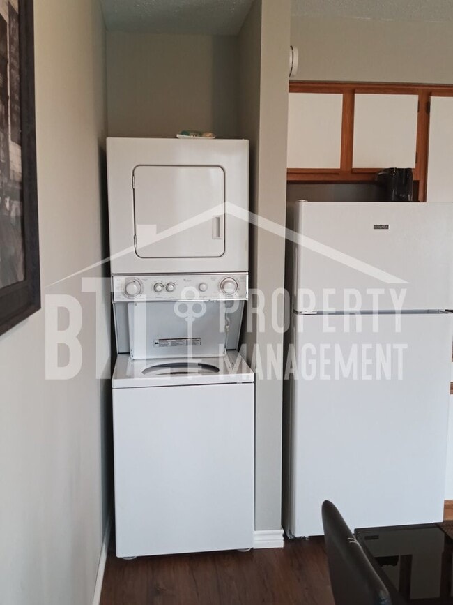 Building Photo - Great Walk-In Unit!