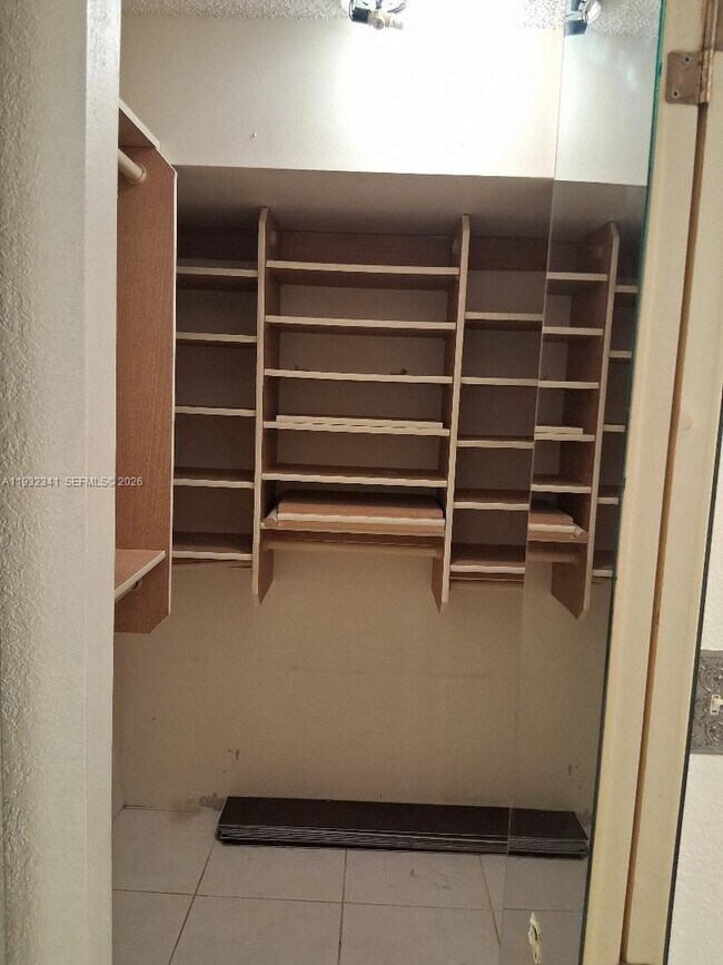 Building Photo - 1000 St Charles Pl