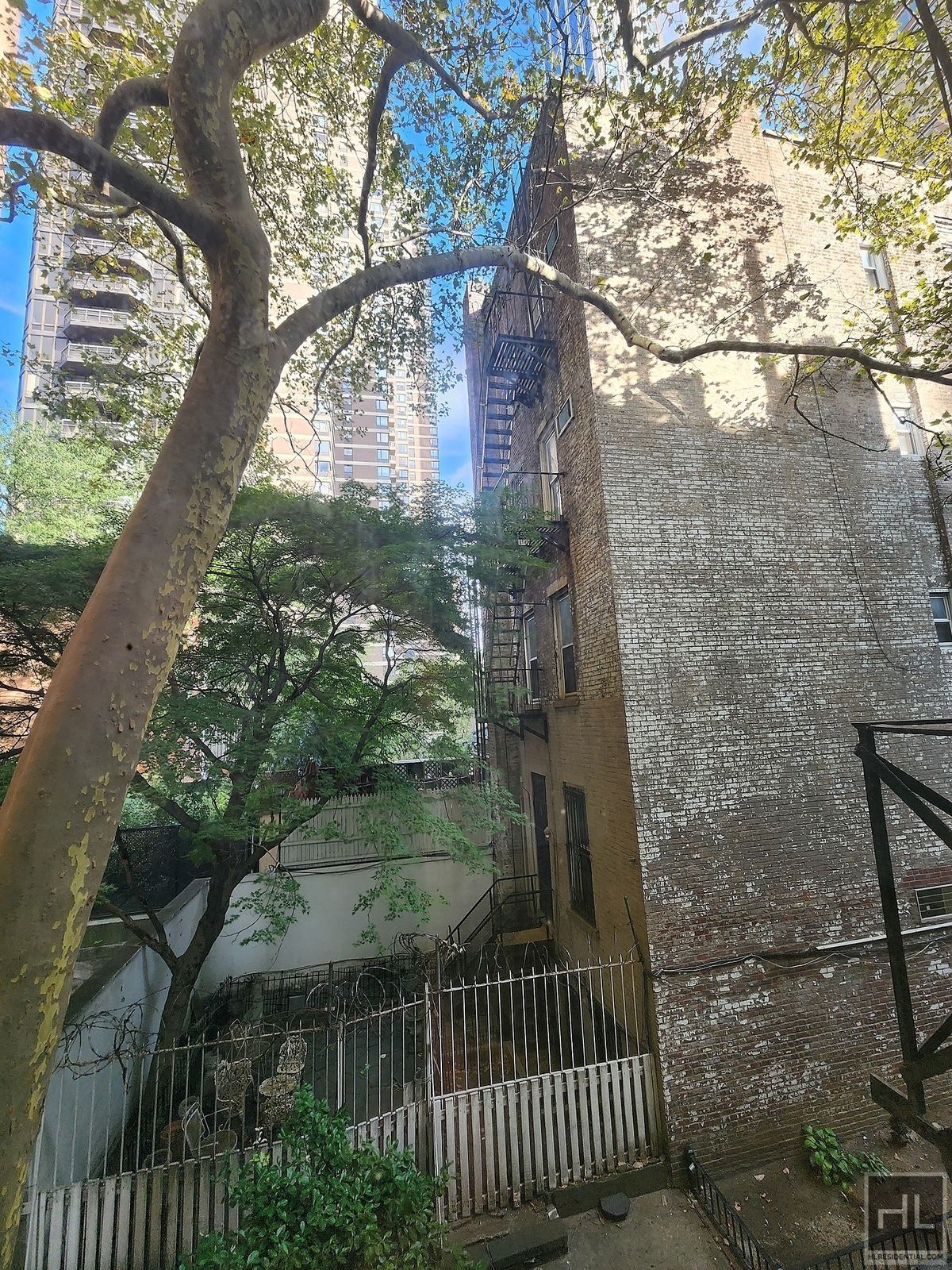 Building Photo - E 58TH ST
