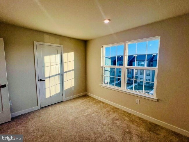 Building Photo - 303 E Grn St