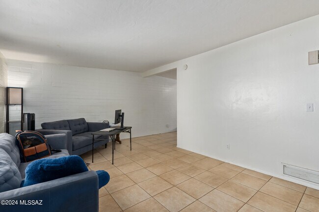 Building Photo - 7455 E Desert Spring Dr