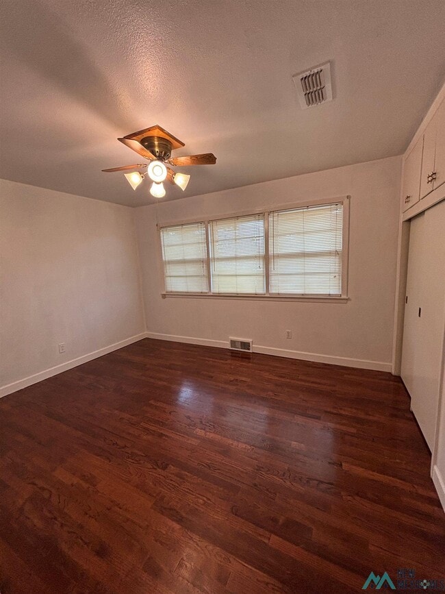 Building Photo - 1420 E 21st St