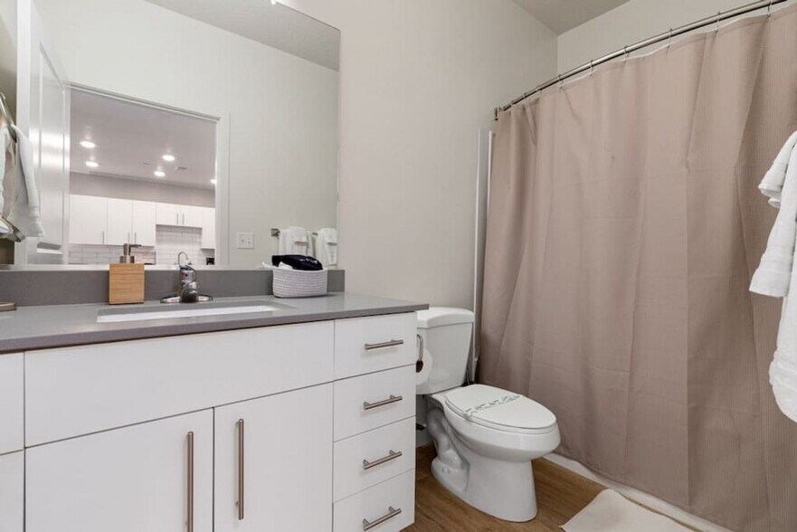 Building Photo - 489 E 400 S