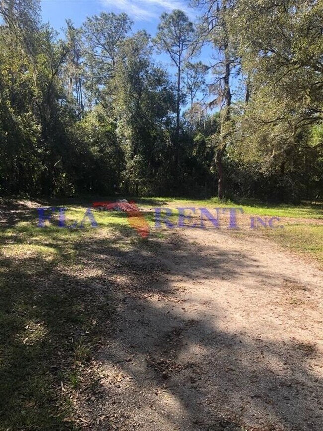 Building Photo - **3/1 Mobile home in Christmas/SR 50**