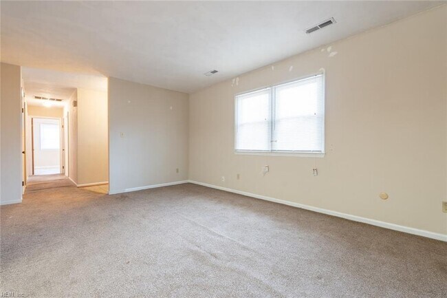 Building Photo - 3100 Norway Pl