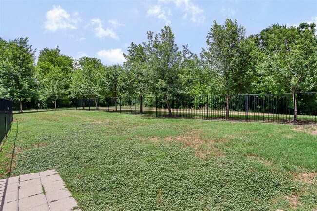 Building Photo - 2624 Metcalfe Rd