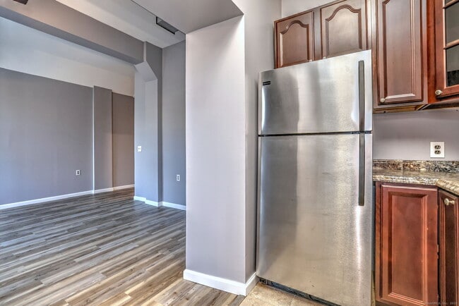 Building Photo - 146 High St