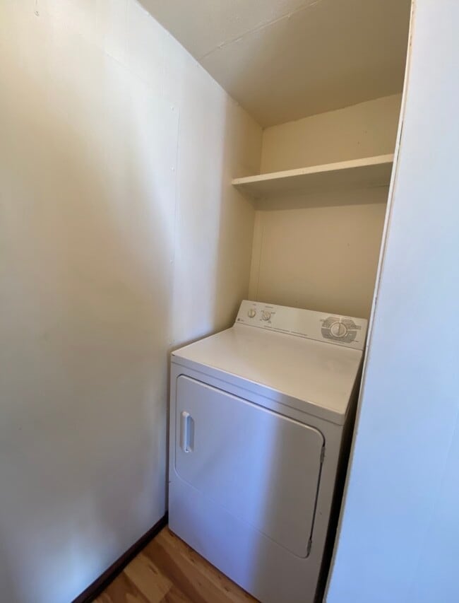 Building Photo - 251 Place Ln