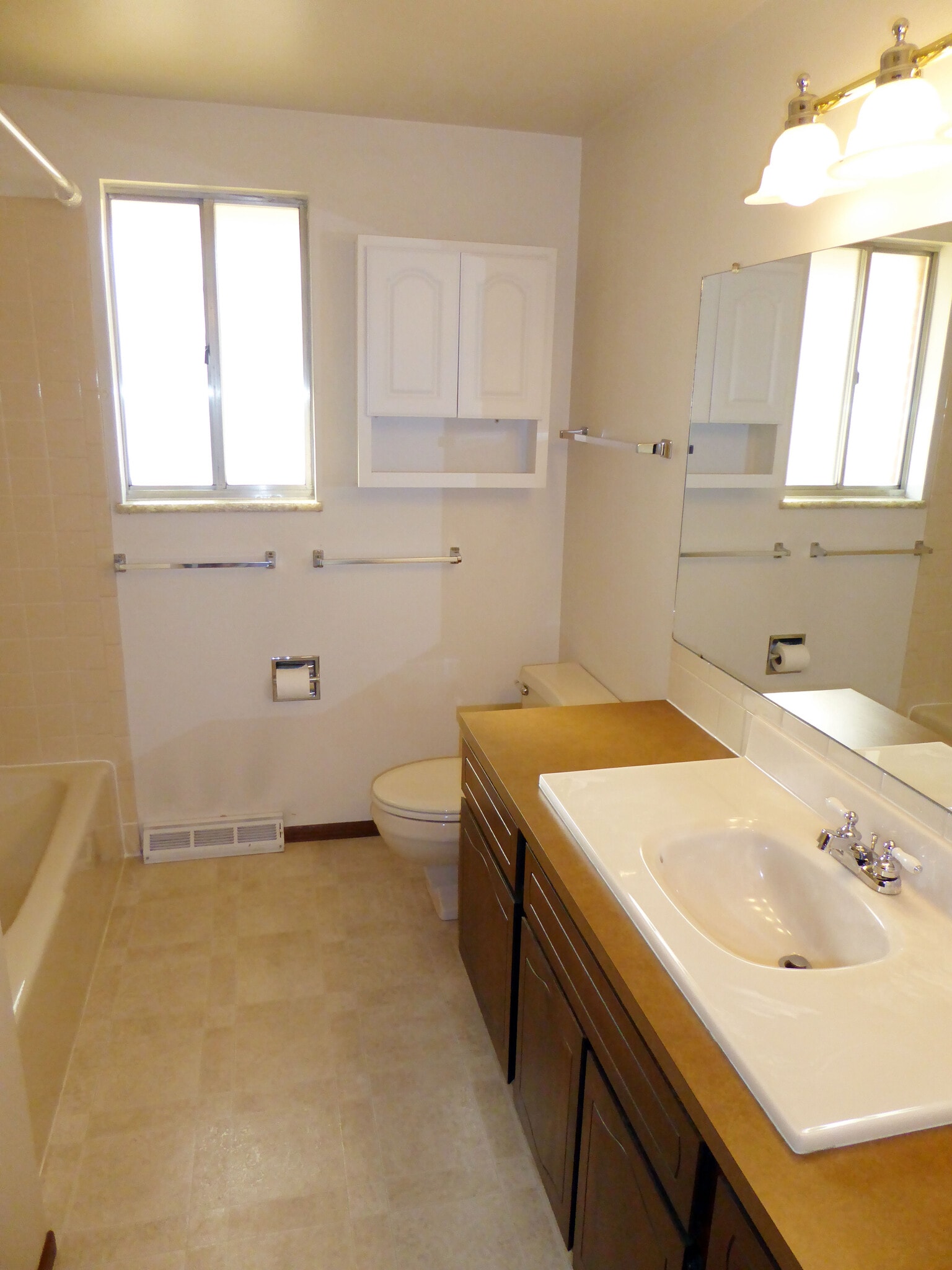 Building Photo - 331 Juniper Pl