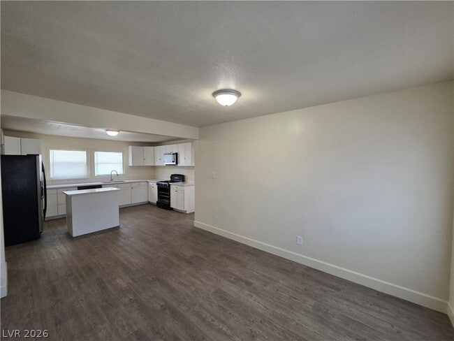 Building Photo - 1590 Mustang Dr