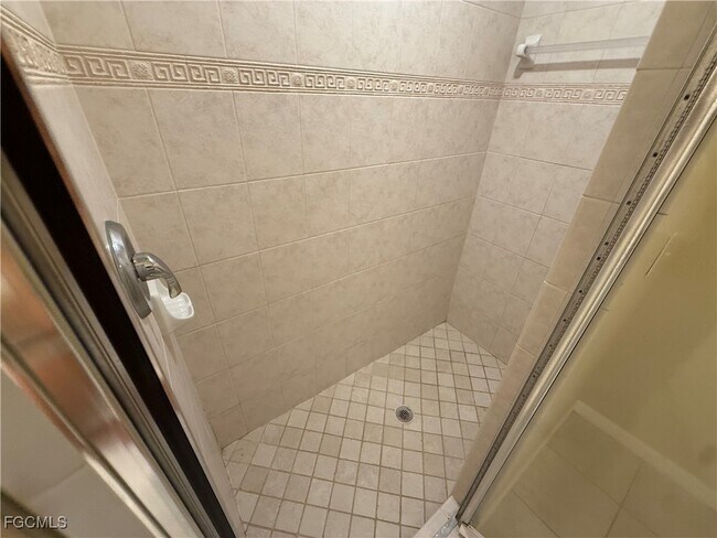 Building Photo - 2018 SW 30th St