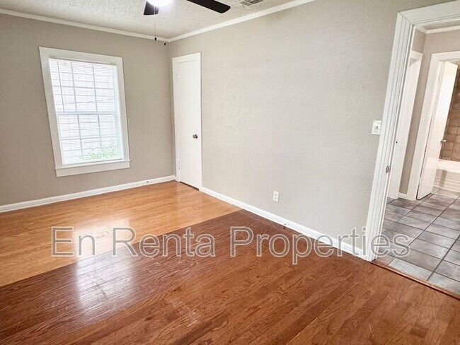 Building Photo - 601 W Beach St