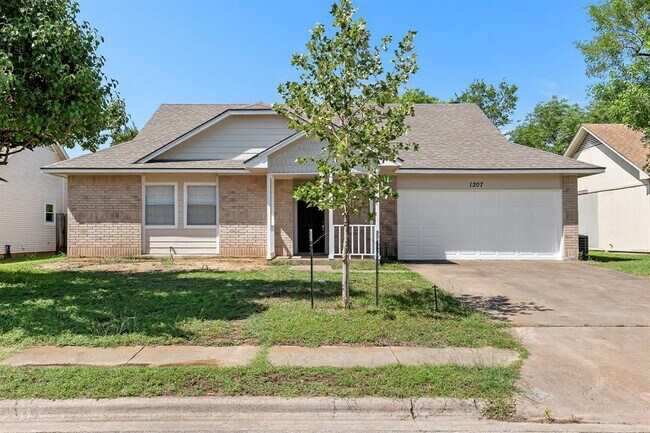 Primary Photo - 1207 York Castle Dr