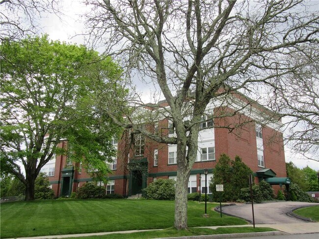 Primary Photo - 140 High St