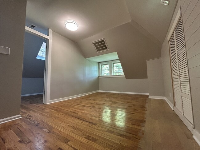 Building Photo - 4834 N Ridgeway Ave