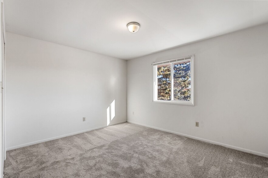 Building Photo - Geneva Street Apartments