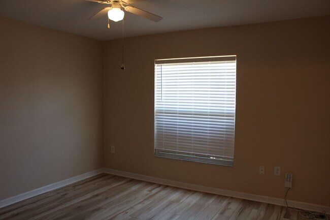 Building Photo - Lovely Rental in Coral Trace