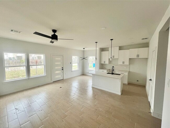 Building Photo - 5710 Delmack St