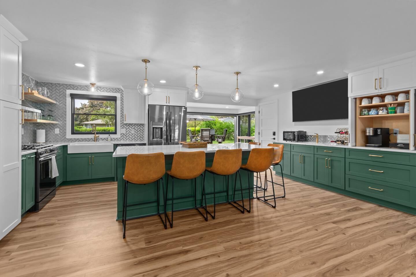 Building Photo - 1095 April Ln