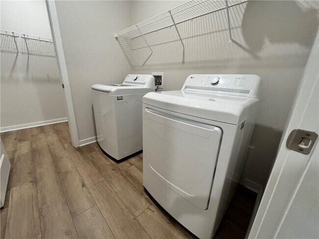 Building Photo - 905 Winding Rose Dr