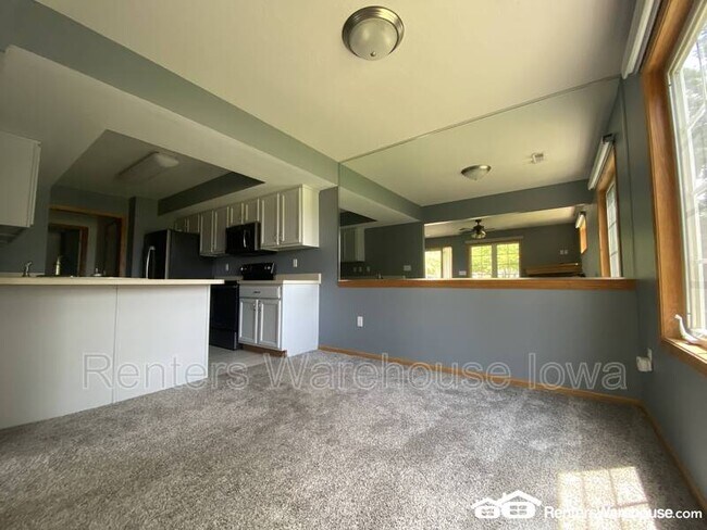 Building Photo - 2100 Meadow Chase Ln