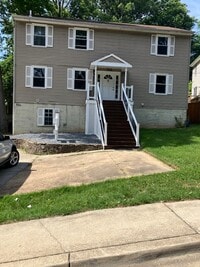 Building Photo - 702 Hudson Ave