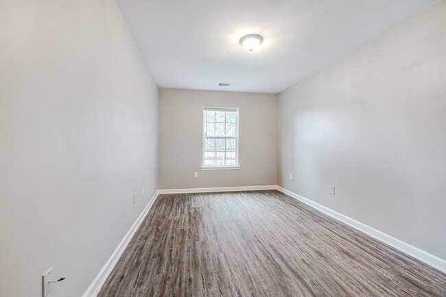 Building Photo - Charming 3BR Home/ Fenced Yard Convenient & Comfortable Living