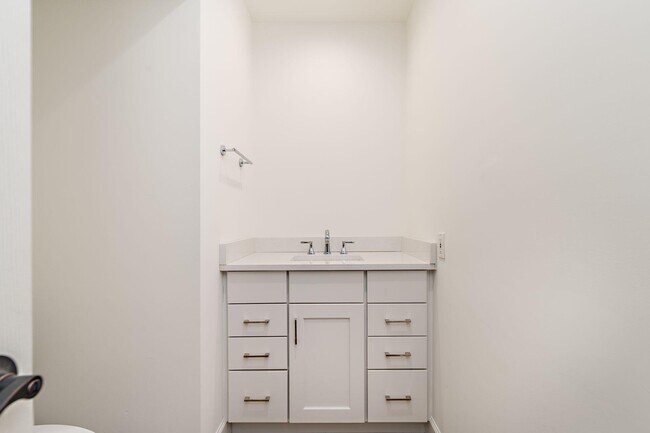 Building Photo - 120 Miramar Way